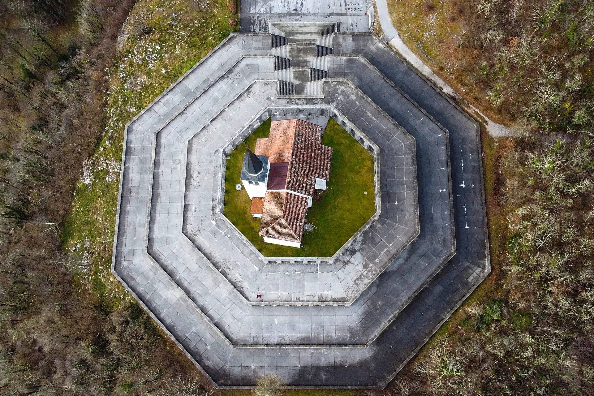 WWII_memmorium_church_Kobarid